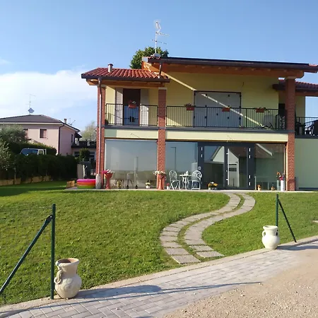 Stella Del Garda Bed and Breakfast Λατζίζε