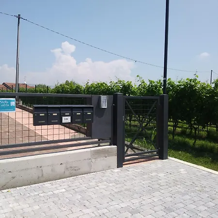 Stella Del Garda Bed and Breakfast Λατζίζε